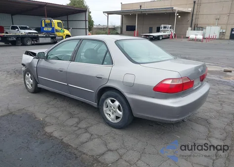 2000 Honda Accord 3.0 Ex z USA, uszkodzony, nr VIN 1HGCG1659YA100882
